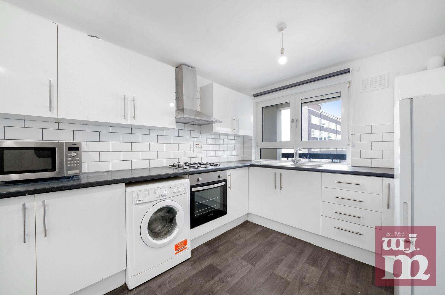 2 bed property in Howcroft House, Bow